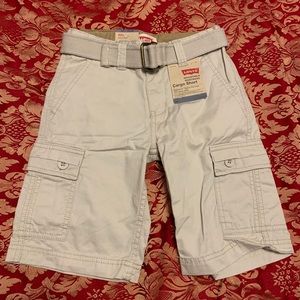 Boys Levi’s size 7 Khaki Cargo Shorts.